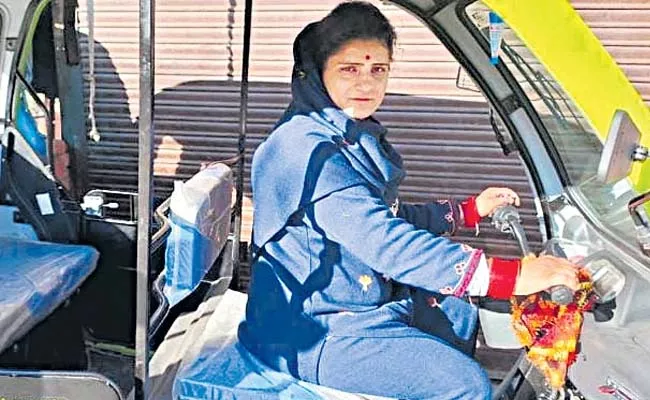 As The First E-Rickshaw Woman Driver In The Chenab Valley - Sakshi