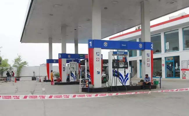 Govt considering reduction in prices of petrol, diesel soon - Sakshi