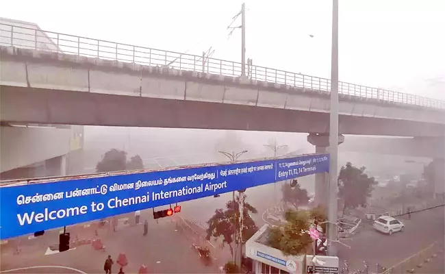Smog Engulfs Several Parts Of Chennai - Sakshi