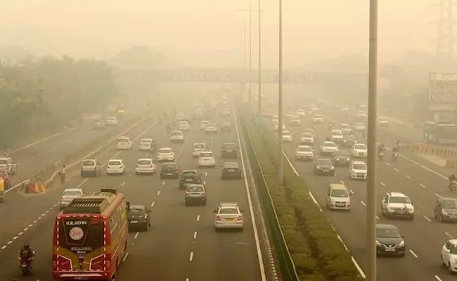 Anti Pollution Curbs Imposed In Delhi Again As Air Quality Drops - Sakshi