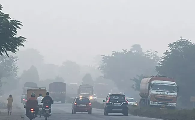 fog in Warangal-Hyderabad National Highway - Sakshi