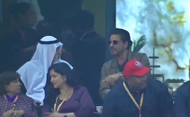 Bollywood superstar Shahrukh Khan spotted in Dubai watching ILT20 game - Sakshi