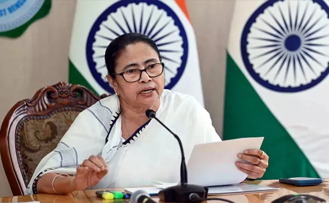 Shock To Congress CM Mamata Banerjee says Will Fight Alone in Bengal - Sakshi