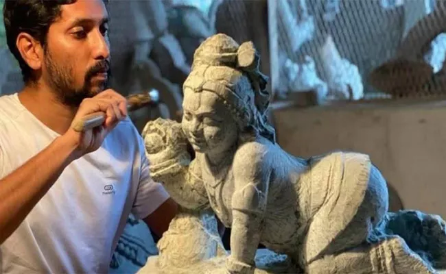 Yogiraj Will now Give Shape to the Idol of Shri Krishna - Sakshi