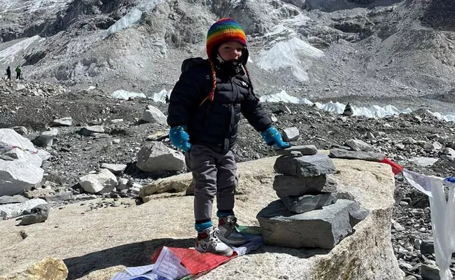 Carter Dallas Youngest Person to Reach Everest Base Camp - Sakshi