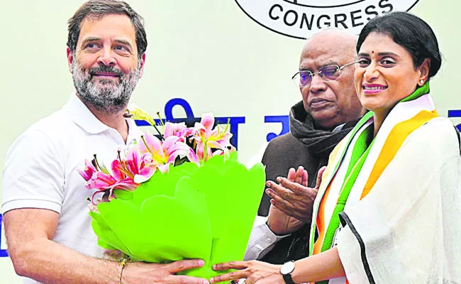 YS Sharmila  Merges Her Party With Congress In Telangana - Sakshi