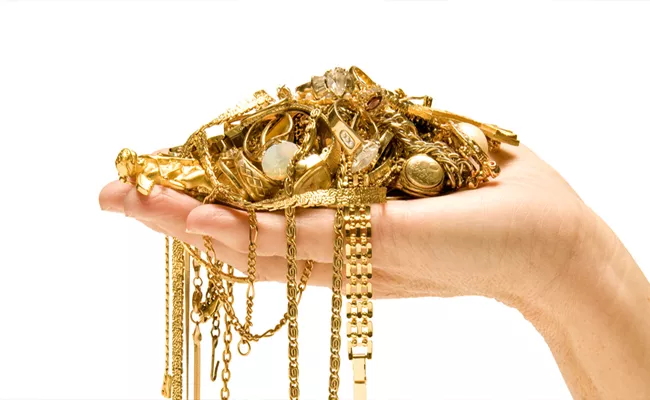 Indian Households Have Stocked 25000 Tonnes Gold - Sakshi