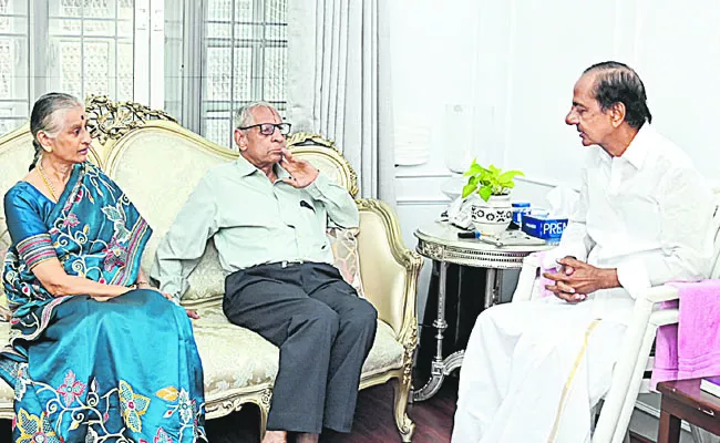 Former Governor Narasimhan Met KCR - Sakshi