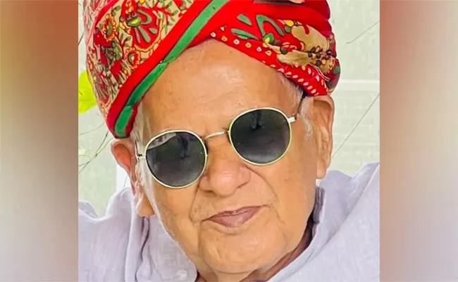 Former CM Bhupesh Baghels Father Nandkumar Baghel Passes Away - Sakshi