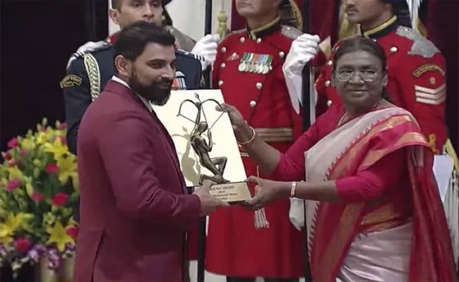 Mohammed Shami Received Arjuna Award From President Droupadi Murmu - Sakshi