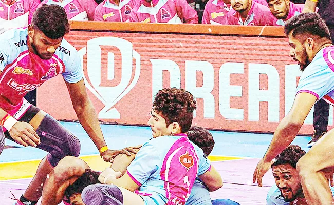 PKL 10: Jaipur Pink Panthers Beat UP Yoddhas Enters Semi Finals - Sakshi