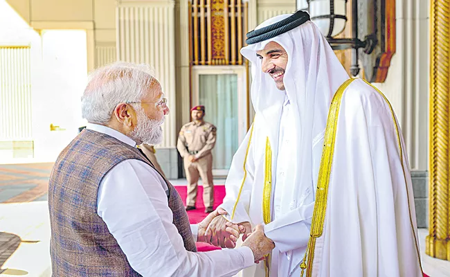 PM Modi holds bilateral talks with Emir of Qatar after 8 Navy veterans freed - Sakshi