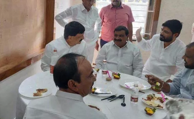 Etela Rajender Meet With Telangana Congress Leaders - Sakshi