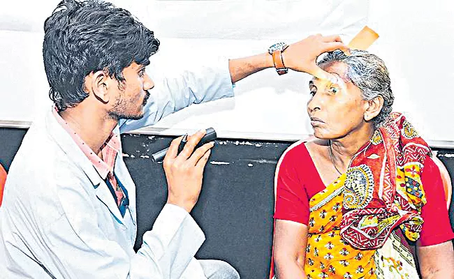 Eye examination through Jagananna health care programmes - Sakshi
