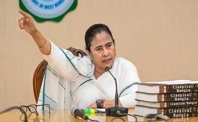 Centre deactivating Aadhaar cards to stop benefits for people says Mamata Banerjee - Sakshi