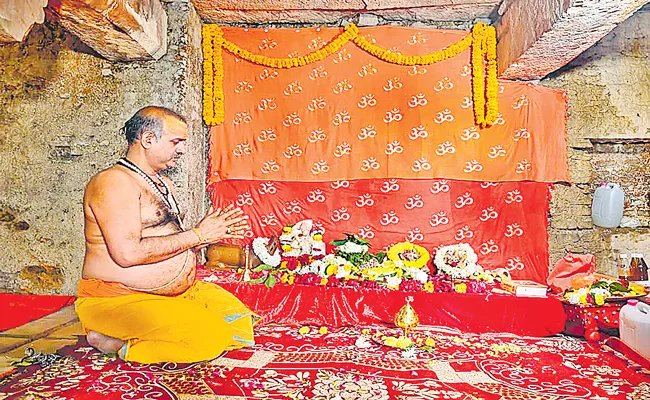 Pujas begin at Gyanvapi mosque, puja performed after 31 years - Sakshi