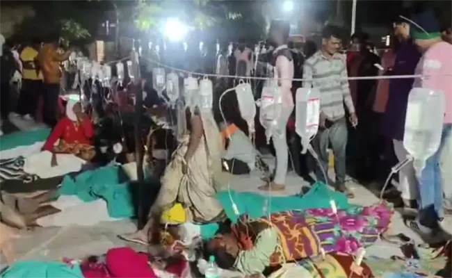 Hundreds Of Patients Treated On Road In Maharashtra - Sakshi