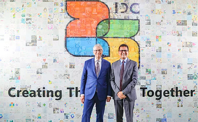 Bill Gates Visited Microsoft Idc At Hyderabad - Sakshi