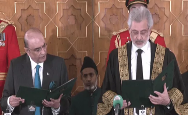 Asif Ali Zardari sworn in as Pakistan 14th President - Sakshi