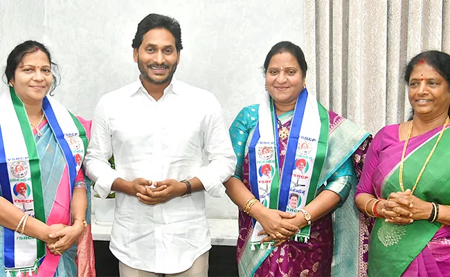 Janasena Party Incharge Sesha Kumari Joins YSRCP At Tadepalli - Sakshi