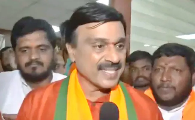 Gali Janardhana Reddy Merges KRPP With BJP In Karnataka - Sakshi