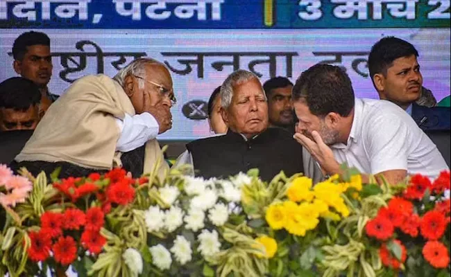 Seat Sharing Discord Between Congress And Allies In Mahagathbandhan - Sakshi