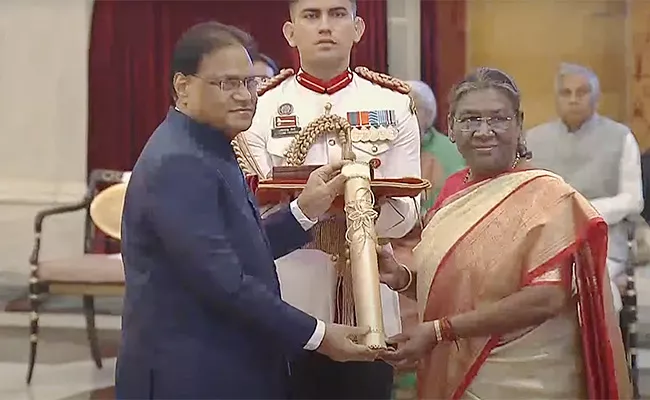 President Droupadi Murmu Presents Bharat Ratna Awards - Sakshi