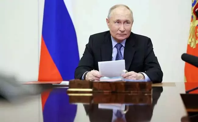 Putin Praises Russia Woman On The Eve Of Womens Day - Sakshi