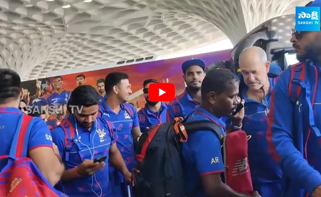 RCB Cricket Team Spotted at Mumbai Airport