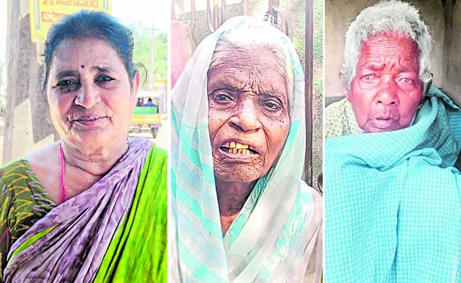 old people waiting for volunteers on April 1 - Sakshi