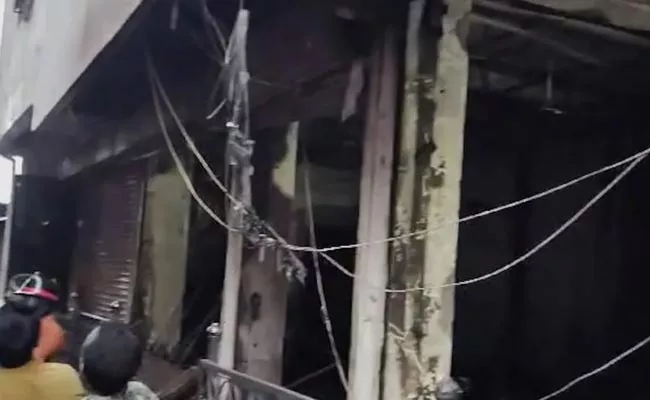 massive fire broke tailoring store family Deceased In Maharashtra - Sakshi
