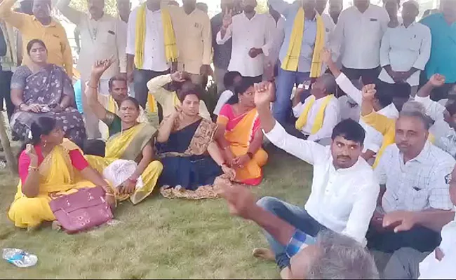 TDP Workers Protests Against Chandrababu naidu - Sakshi