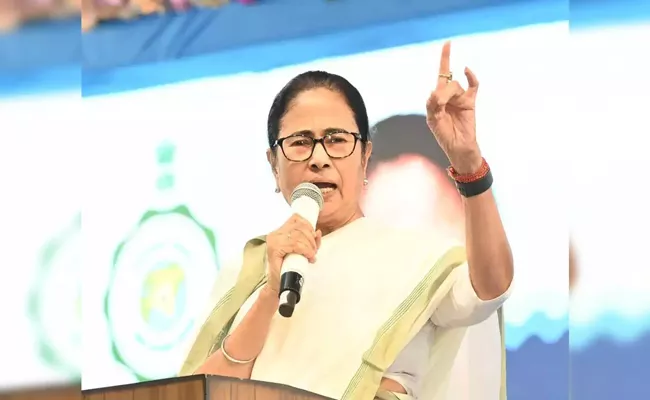 Lok sabha elections 2024: West Bengal CM Mamata Banerjee accuses BJP of not following Moral Code of Conduct - Sakshi