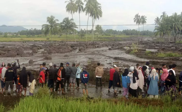 Indonesia: Flash floods in Sumatra kills 37 people