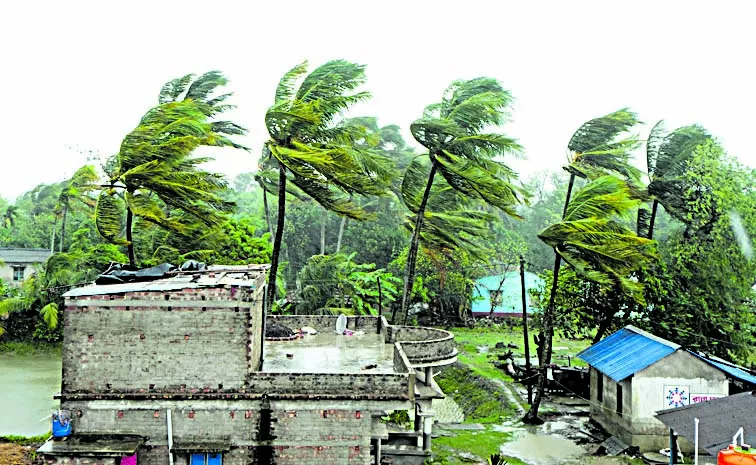 Cyclone Remal slams into Bangladesh coast
