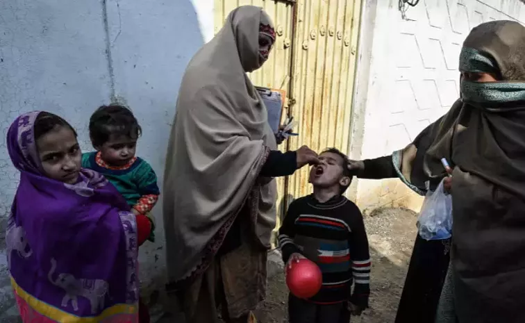 Pakistan Polio case Vaccination Raises Concerns