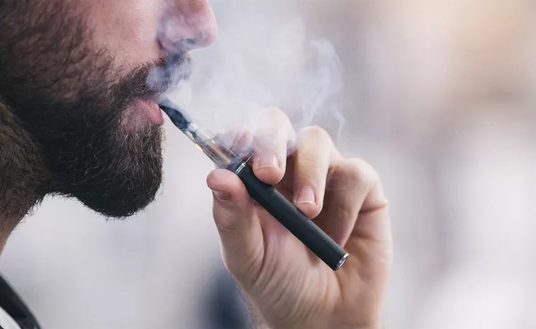 Teens Lung Collapses After Vaping Equivalent Of 400 Cigarettes A Week