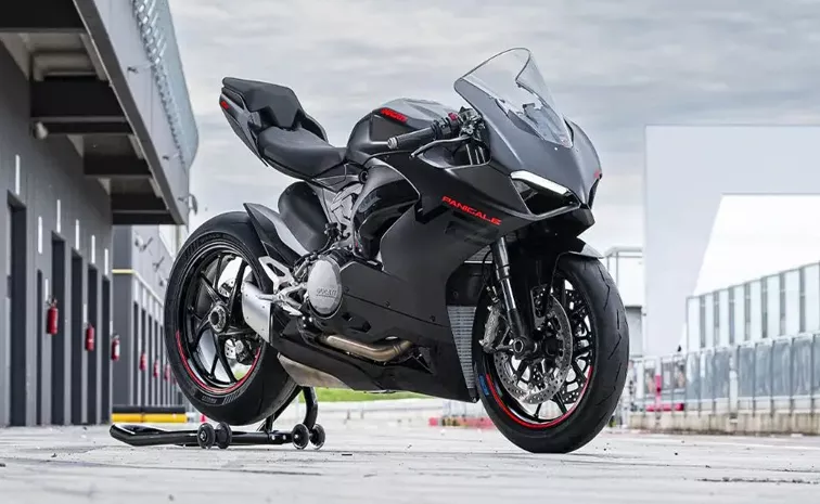 Ducati Panigale V2 Black Launched In India At Rs 20 98 Lakh