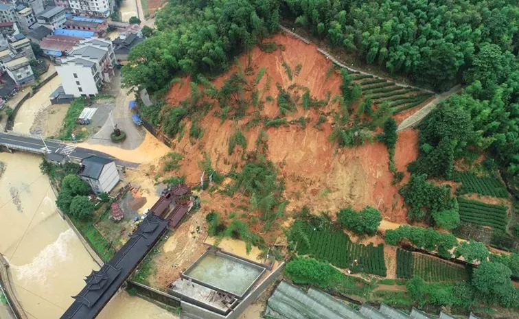 Landslides kill 6 in southeastern China