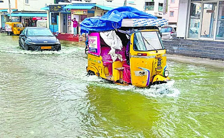 Heavy rains cause waterlogging in Hyderabad