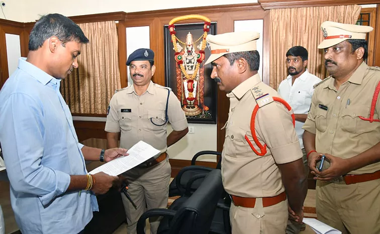 YSRCP MP Mithun Reddy House Arrest By AP Police At Tirupati
