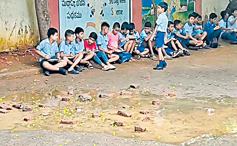 Meals for students in the mud
