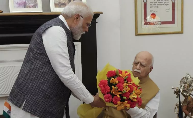 Narendra Modi Meets Veteran BJP Leader LK Advani