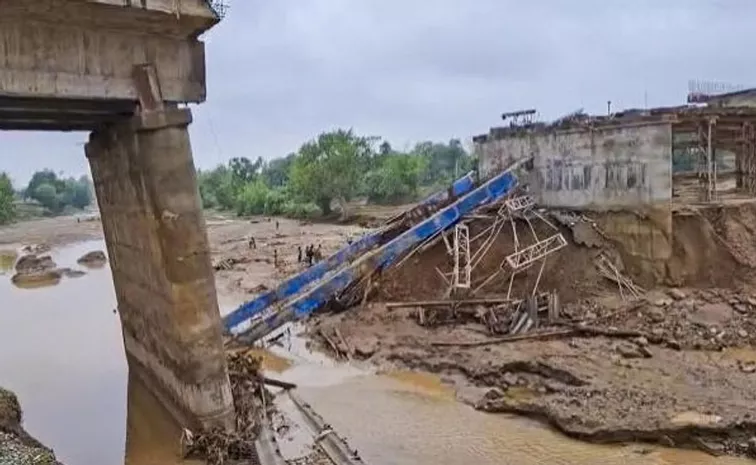 Girder of under-construction bridge collapses in Jharkhand