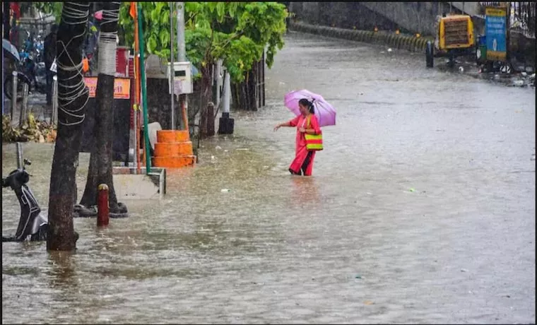 IMD forecasts heavy rains in Telangana As low pressure bay of bengal