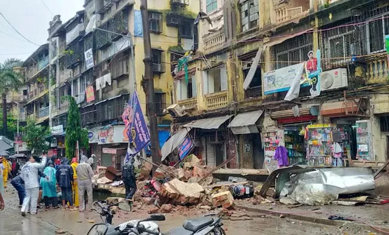  Woman dead 4 injured as portion of building collapses in Mumbai