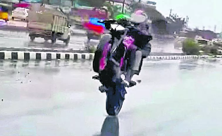 Youth dies while doing bike stunts for reels