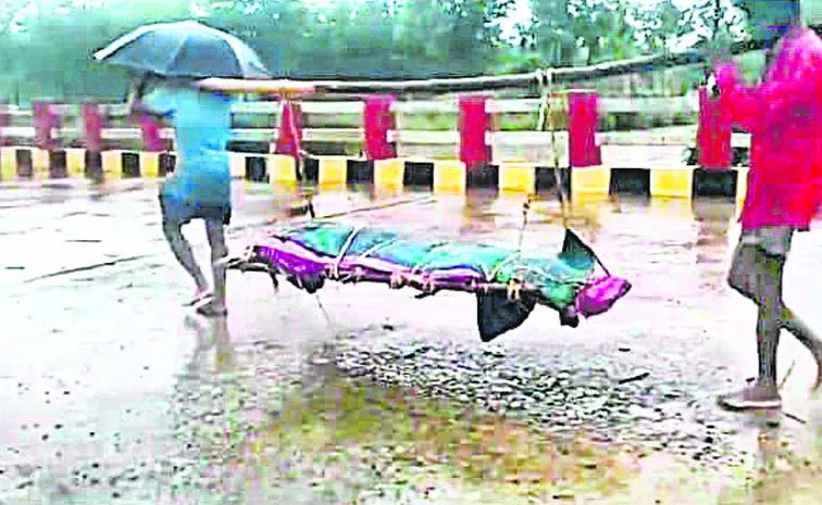 People suffer due to heavy rains: telangana