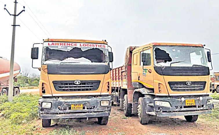 11 lorries destroyed in Dalmia factory
