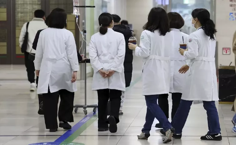Korea Drops Plan to Suspend Licenses of Striking Doctors